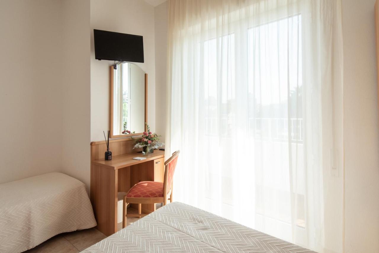 Adria Beach Hotel Alba Adriatica Exterior photo