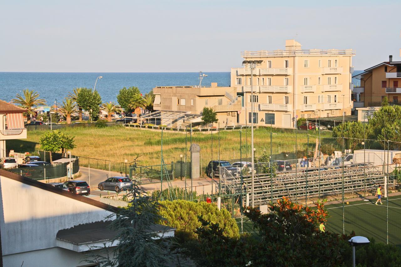 Adria Beach Hotel Alba Adriatica Exterior photo